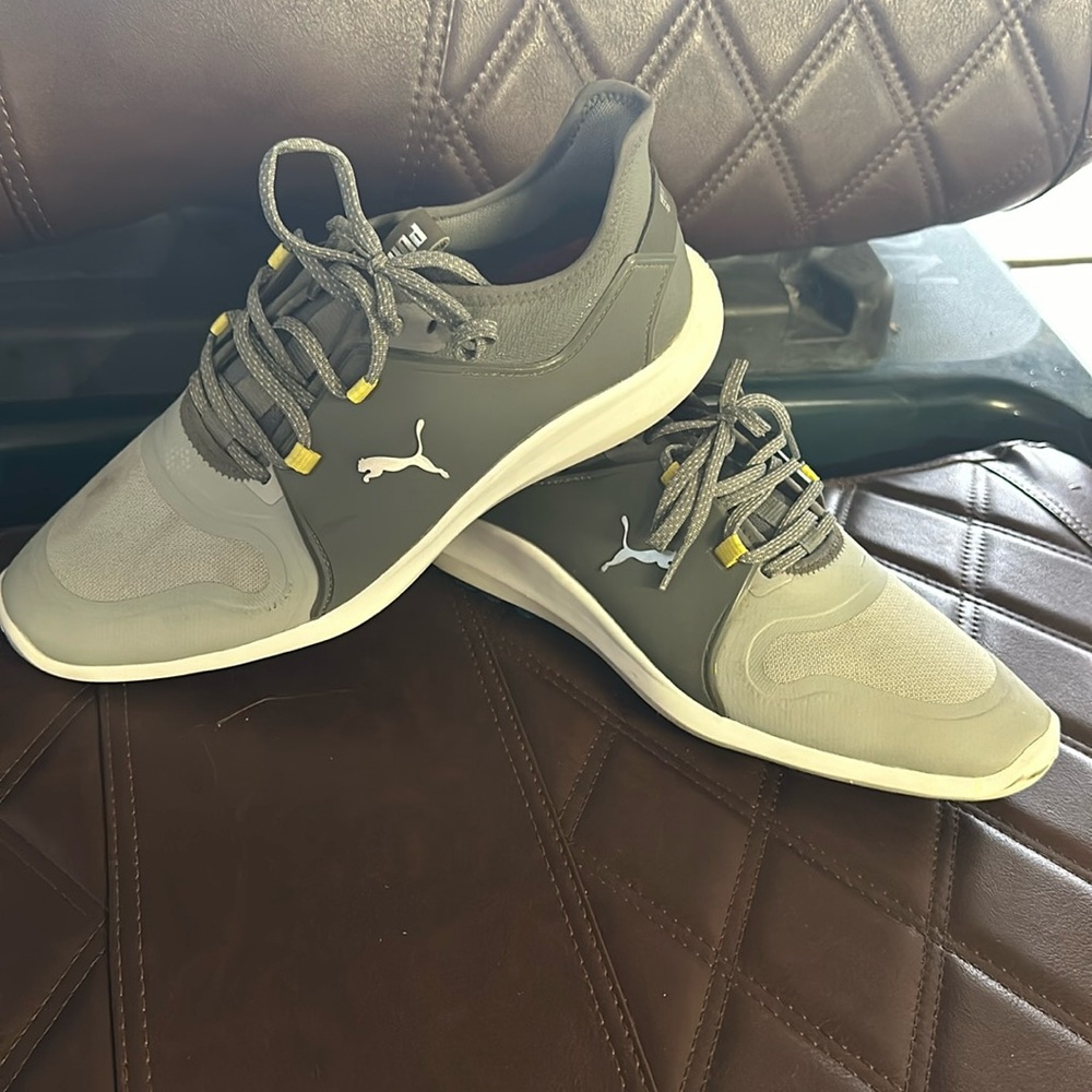 Men’s Puma spikeless golf shoes. Size 9.5